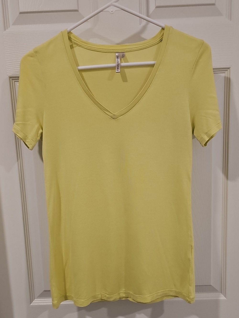 Banana Republic V Neck Signature Tee Size XS